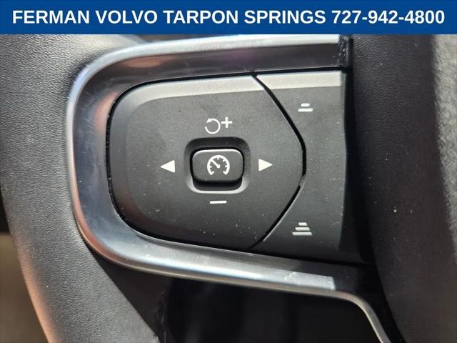 2026 Volvo XC40 Plus, B5 AWD Gas (mild hybrid), Dark