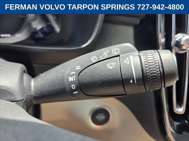 2026 Volvo XC40 Plus, B5 AWD Gas (mild hybrid), Dark