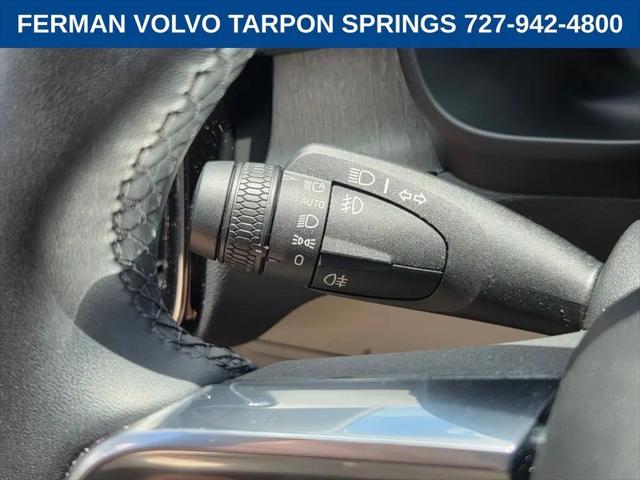 2026 Volvo XC40 Plus, B5 AWD Gas (mild hybrid), Dark