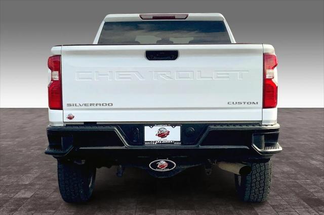2022 Chevrolet Silverado 2500HD 4WD Crew Cab Standard Bed Custom