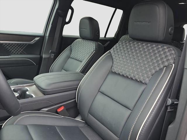 2026 GMC Acadia Denali AWD