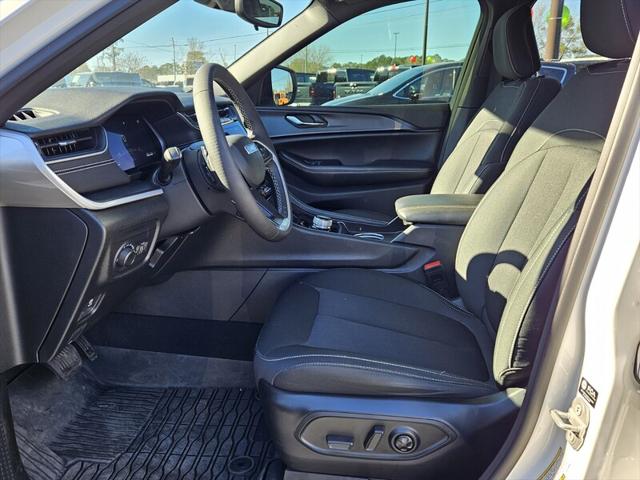 2024 Jeep Grand Cherokee Laredo 4x2