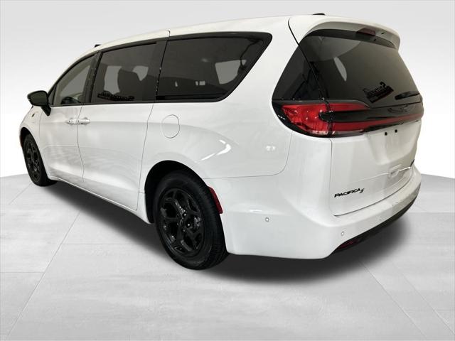 2024 Chrysler Pacifica Hybrid S Appearance Pkg