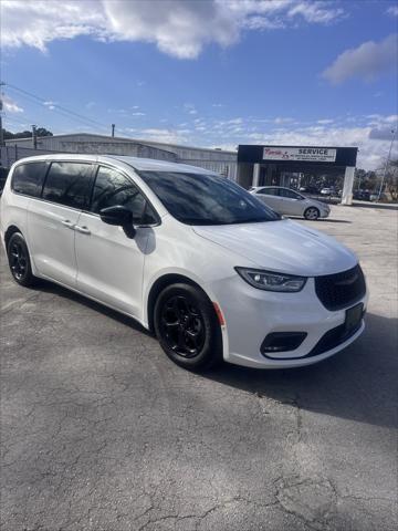 2024 Chrysler Pacifica Hybrid S Appearance Pkg