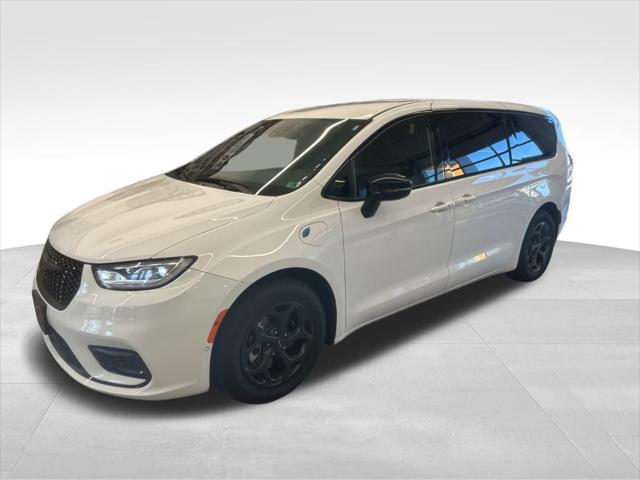2024 Chrysler Pacifica Hybrid S Appearance Pkg