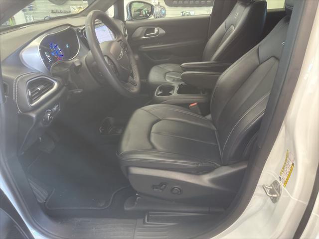 2024 Chrysler Pacifica Hybrid S Appearance Pkg