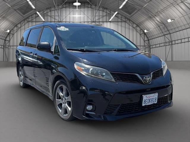 2018 Toyota Sienna SE 8 Passenger for sale in Temecula, CA