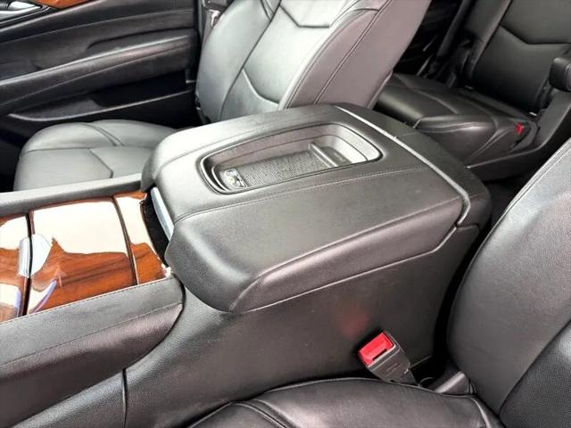 2017 Cadillac Escalade Luxury