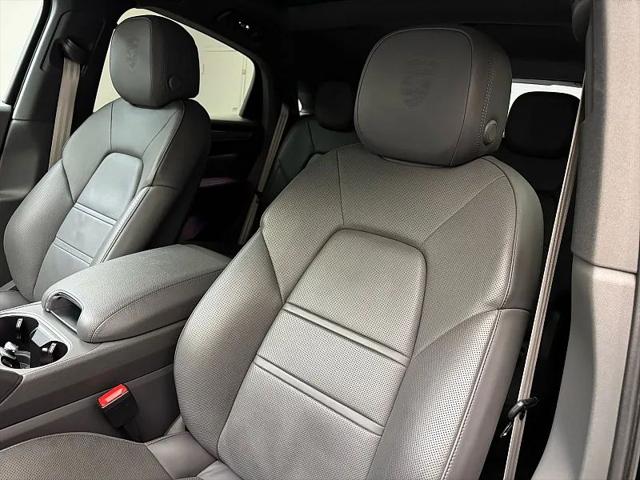2023 Porsche Cayenne Platinum Edition
