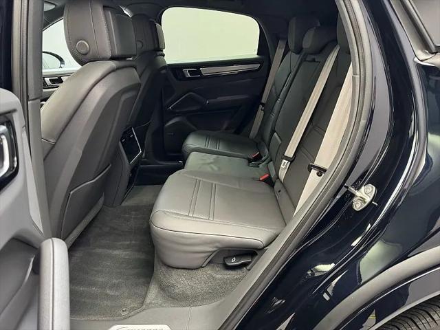 2023 Porsche Cayenne Platinum Edition