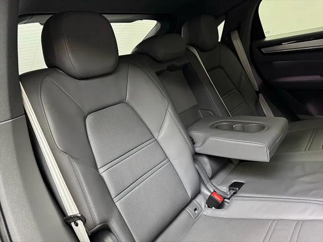 2023 Porsche Cayenne Platinum Edition