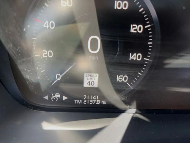 2018 Volvo XC90 T6 Momentum