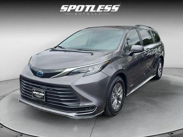 2021 Toyota Sienna LE for sale in San Antonio, TX