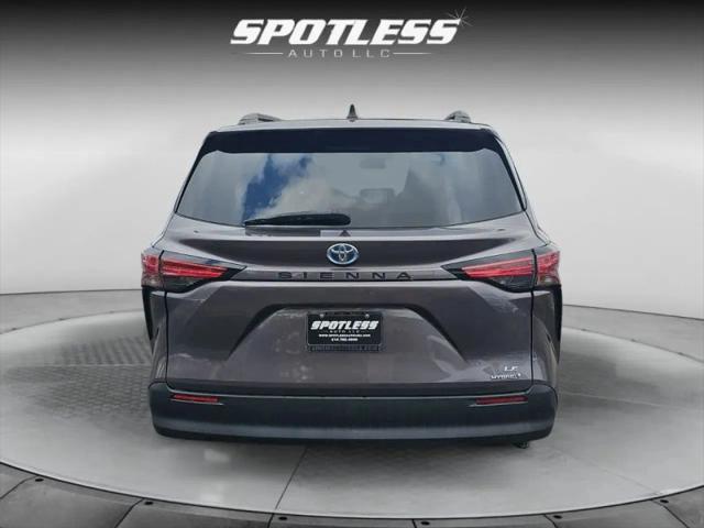 2021 Toyota Sienna LE
