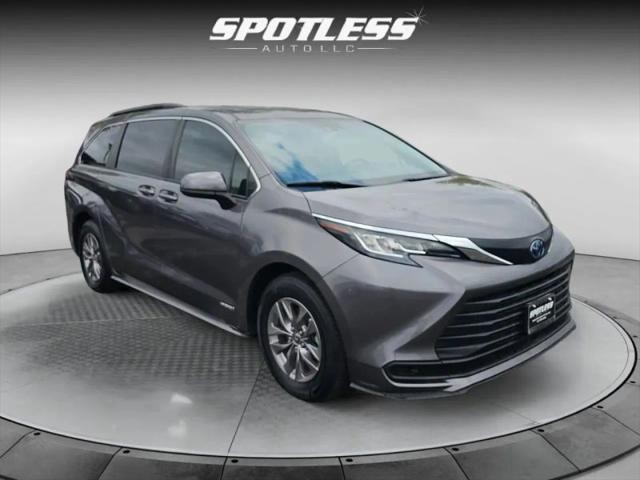 2021 Toyota Sienna LE