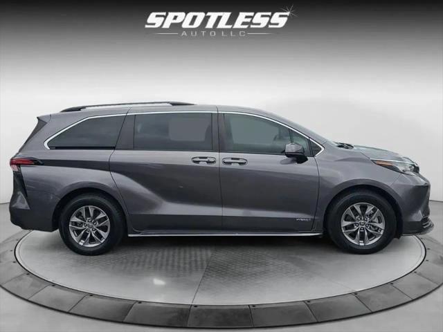 2021 Toyota Sienna LE