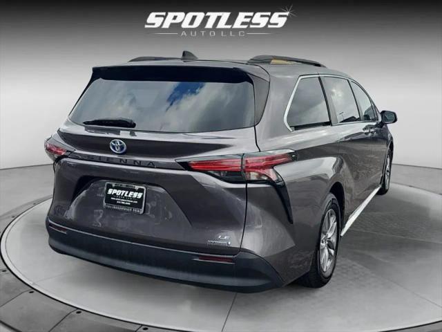 2021 Toyota Sienna LE