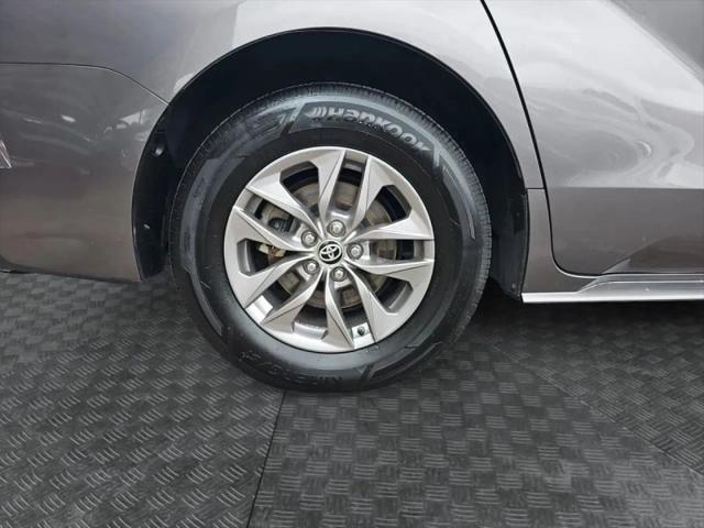 2021 Toyota Sienna LE