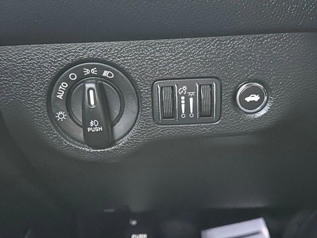 2015 Dodge Challenger SXT Plus