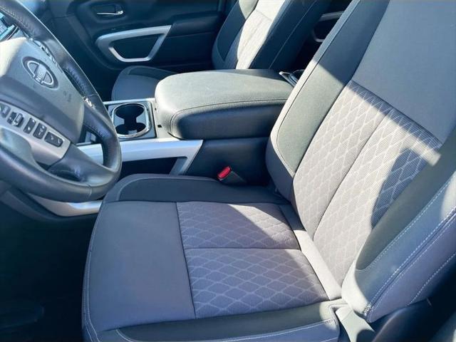 2024 Nissan Titan Crew Cab SV 4x2