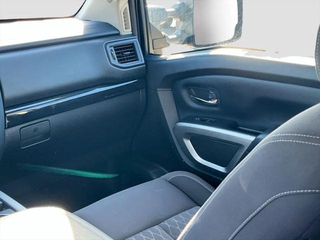 2024 Nissan Titan Crew Cab SV 4x2