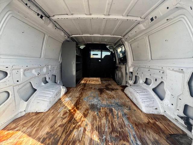 2004 Ford E-150 Commercial