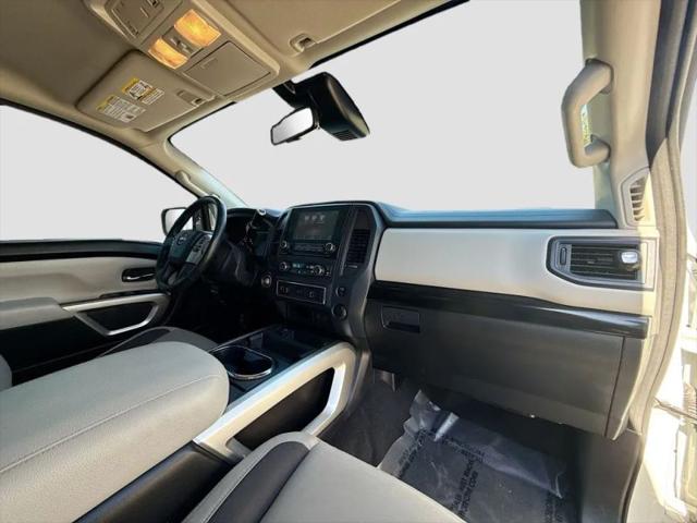 2024 Nissan Titan Crew Cab SV 4x2
