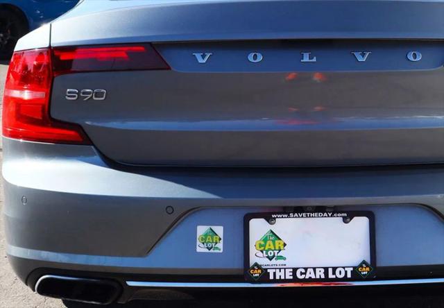 2018 Volvo S90 T8 Momentum