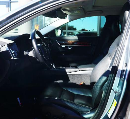2018 Volvo S90 T8 Momentum