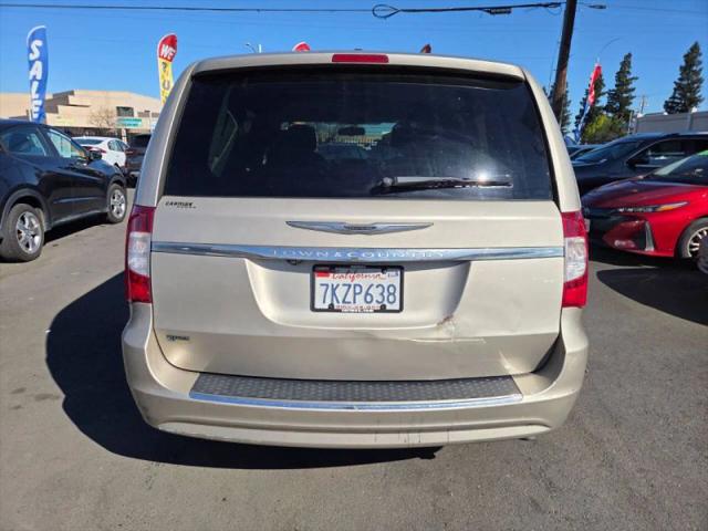 2014 Chrysler Town & Country Touring