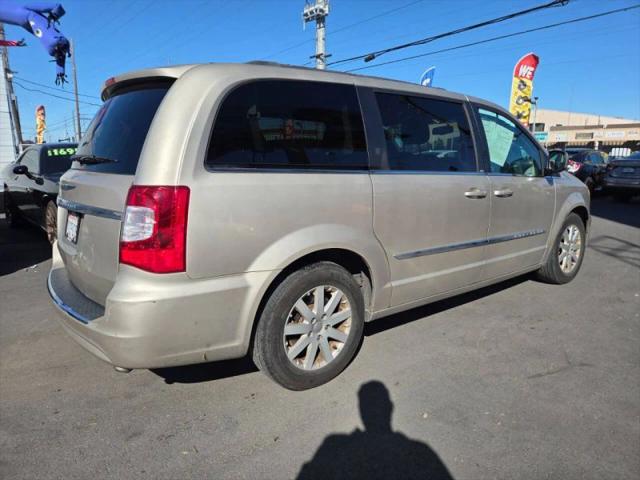 2014 Chrysler Town & Country Touring