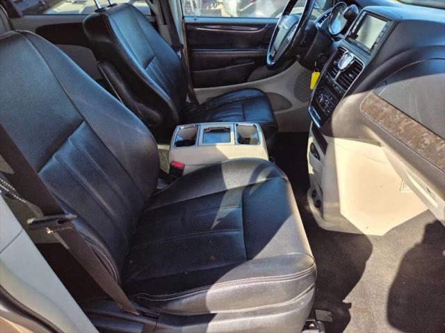 2014 Chrysler Town & Country Touring