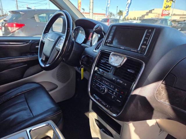 2014 Chrysler Town & Country Touring