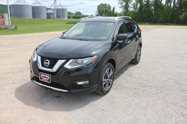 2017 Nissan Rogue SL for sale in La Crescent, MN