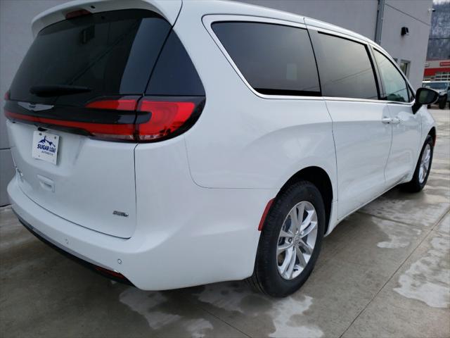 2026 Chrysler Pacifica Select AWD