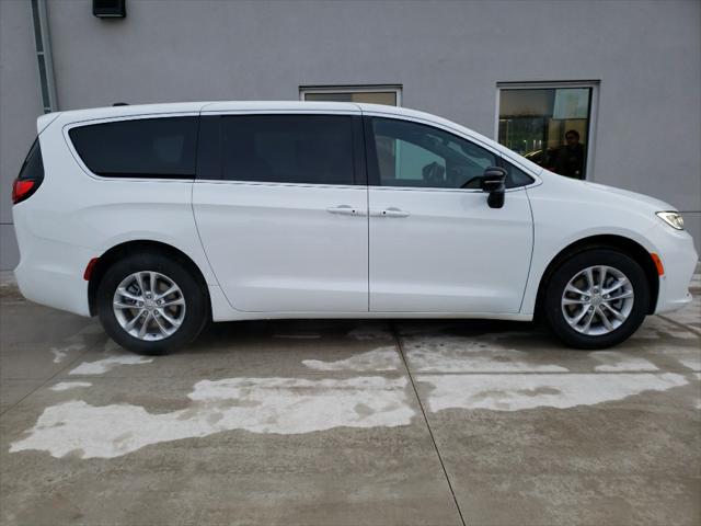 2026 Chrysler Pacifica Select AWD