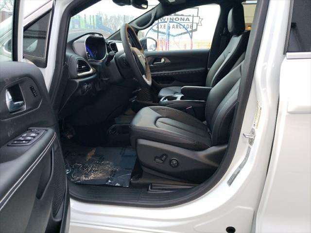 2026 Chrysler Pacifica Select AWD