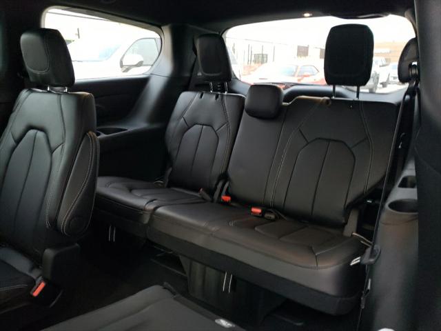 2026 Chrysler Pacifica Select AWD