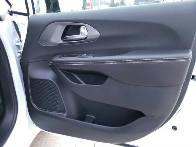 2026 Chrysler Pacifica Select AWD