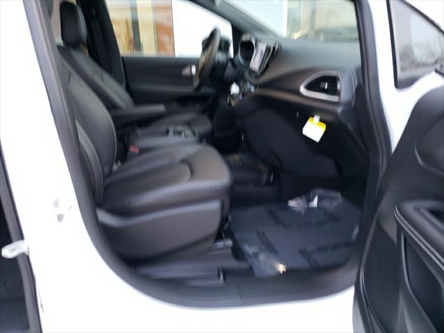 2026 Chrysler Pacifica Select AWD