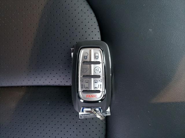 2026 Chrysler Pacifica Select AWD