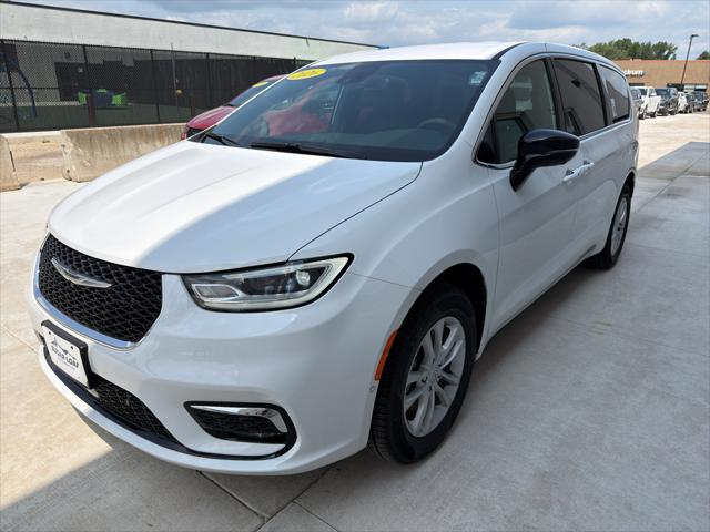 2026 Chrysler Pacifica Select AWD