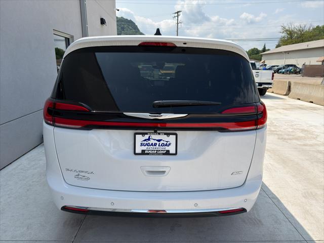 2026 Chrysler Pacifica Select AWD