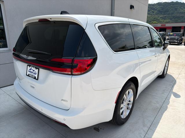 2026 Chrysler Pacifica Select AWD
