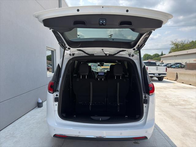 2026 Chrysler Pacifica Select AWD