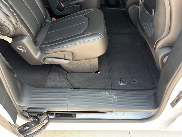 2026 Chrysler Pacifica Select AWD