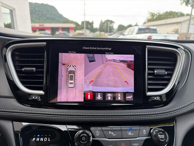 2026 Chrysler Pacifica Select AWD