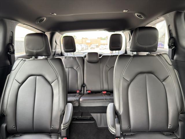 2026 Chrysler Pacifica Select AWD