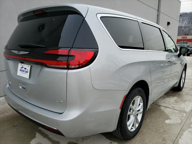 2026 Chrysler Pacifica Select AWD