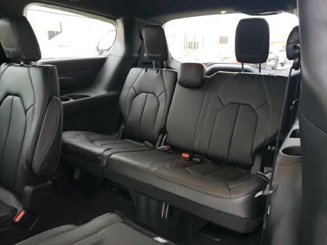 2026 Chrysler Pacifica Select AWD